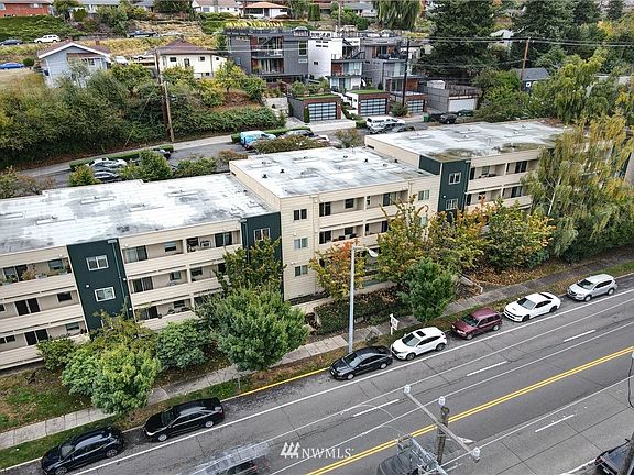Welcome to 4800 Fauntleroy Wy SW #305, an updated top floor 2 bedroom condo conveniently located in the heart of West Seattle!