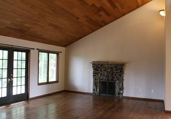 3rd image of 1256 NW Drift Ln