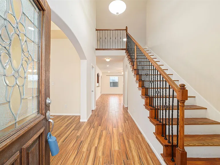 8919 Inglebrook Ln — Photo 3