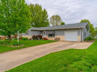 18 Rigg Dr, Lincoln, IL 62656