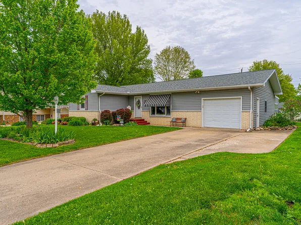 18 Rigg Dr, Lincoln, IL 62656