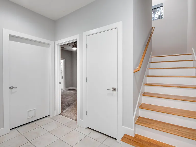 4202 Spencer St — Photo 2