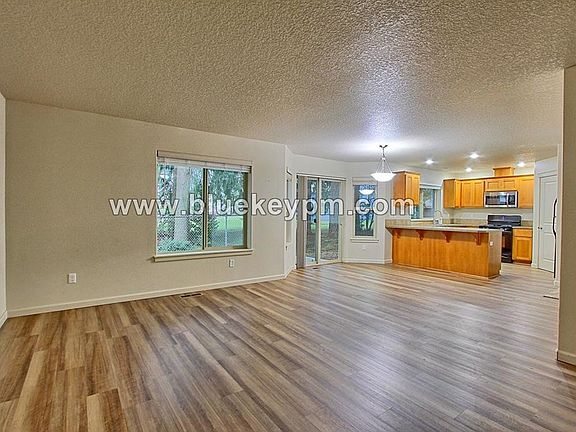 4th image of 4523 NE 131st Ave