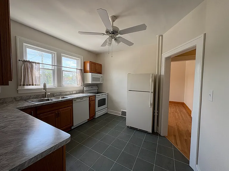 1216 Wayburn St — Photo 10