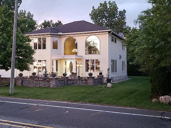 4th image of 1367 E Lake Dr