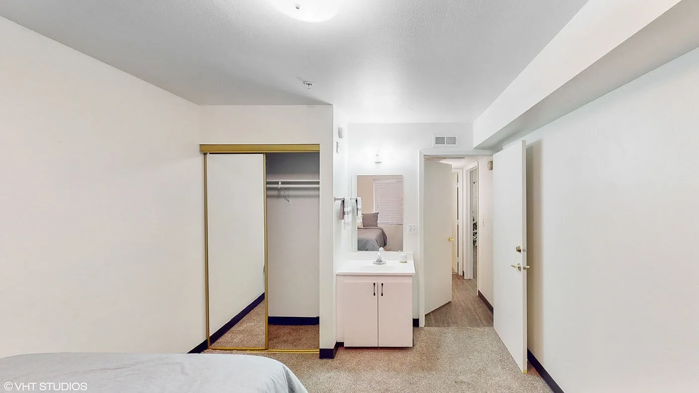 The 208 — Photo 3