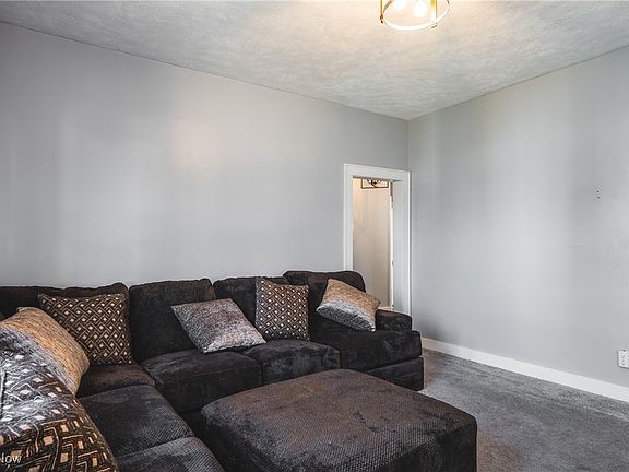 5th image of 415 Central Ave