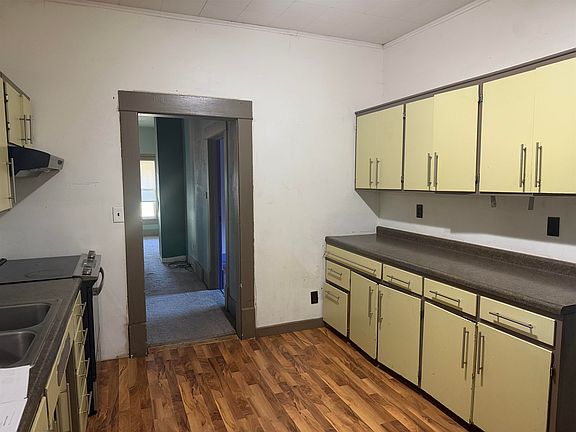 3rd image of 206 N 5th St