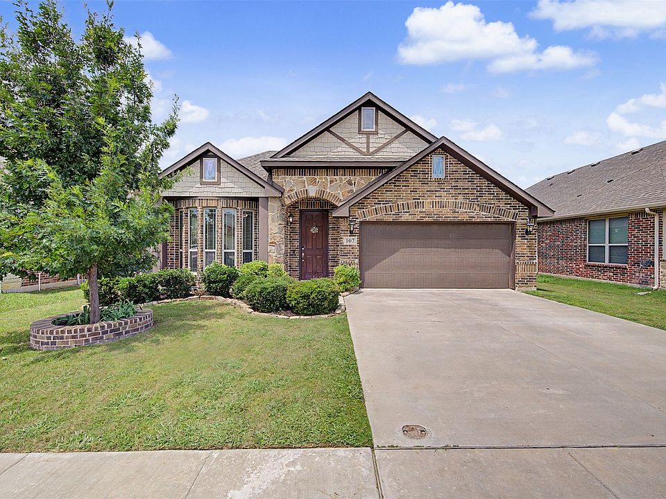 1st image of 107 Valverde Ln