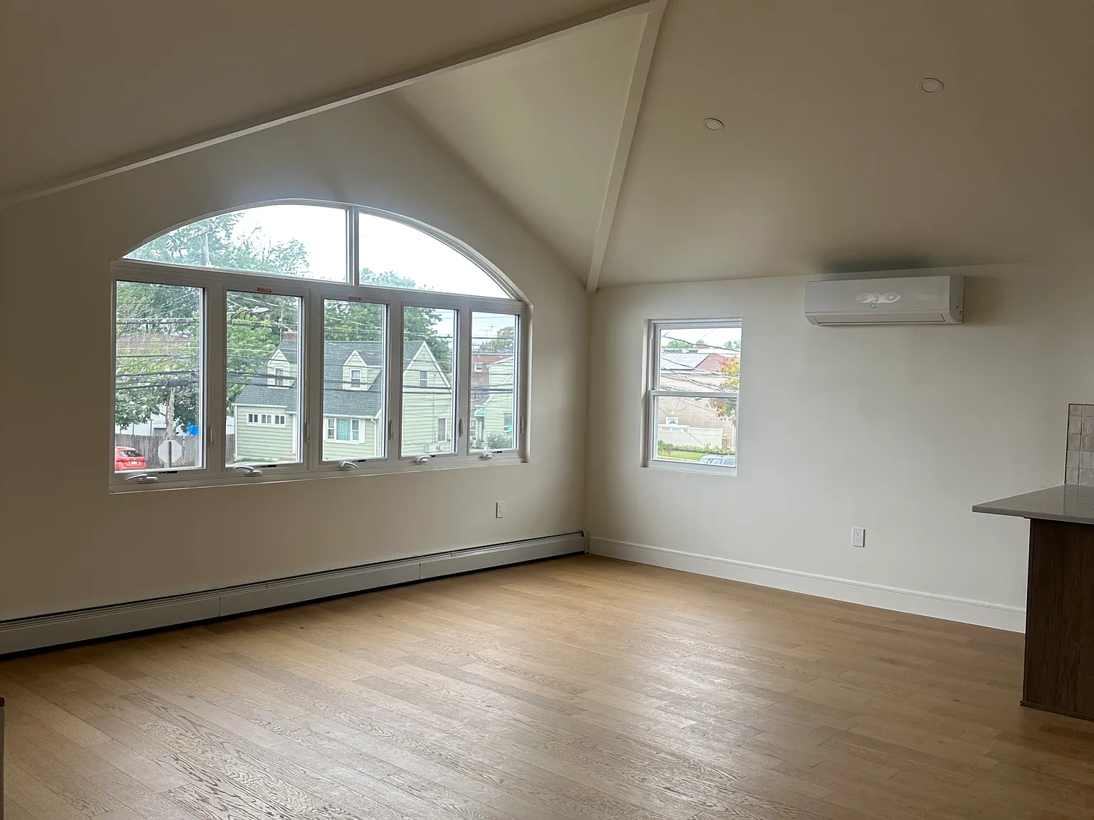 3 bed, 1728 sqft, $4,100 — Photo 1