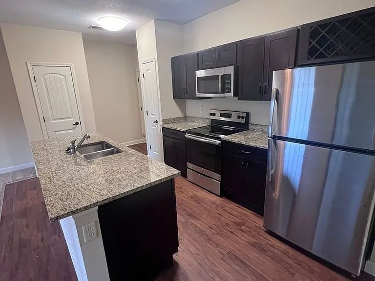 Anderson House Apartments — Photo 12