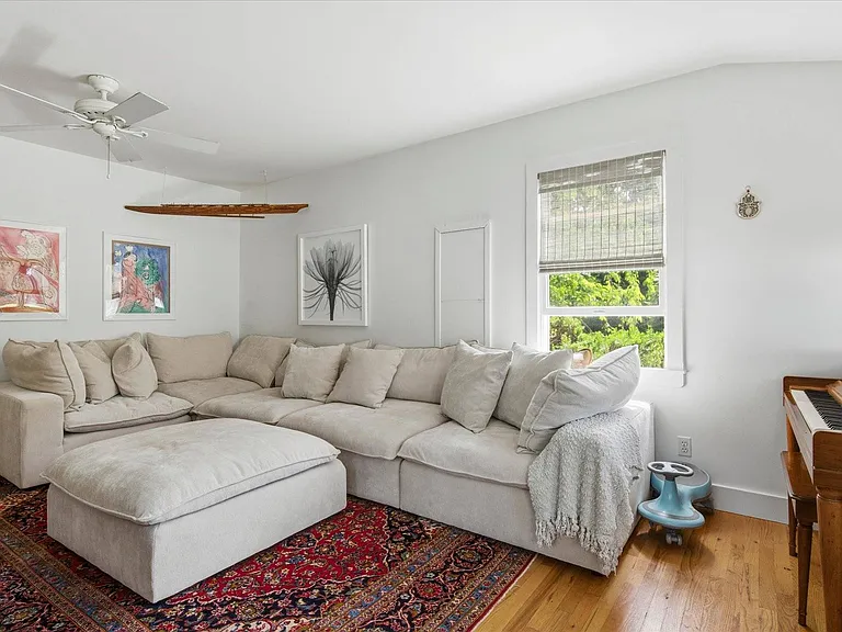255 Sunset Ave — Photo 8
