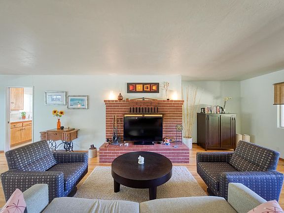 5th image of 15859 Sunshine Ct