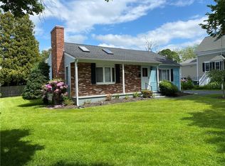 25 Woodlawn Ave, Bristol, RI 02809
