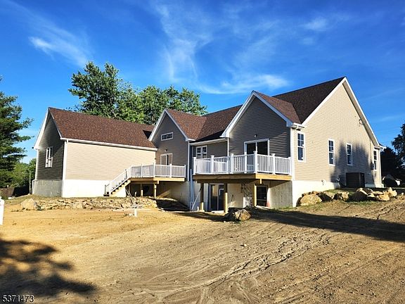 3rd image of 81 Belview Rd