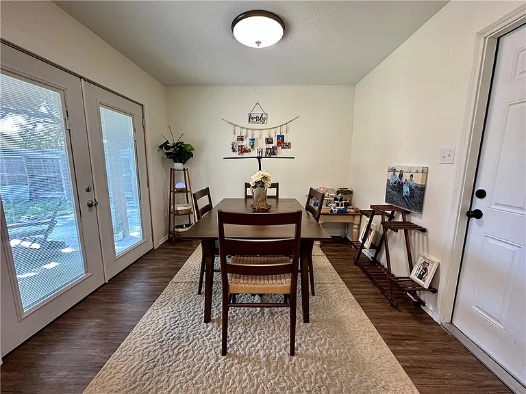 1213 Montreal Dr — Photo 16