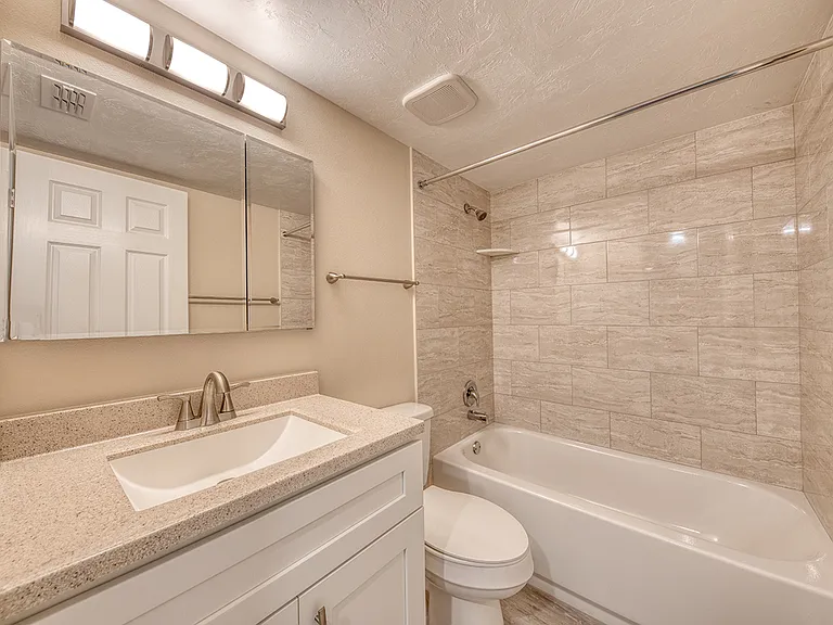 Gulf Gate Apartments — Photo 23