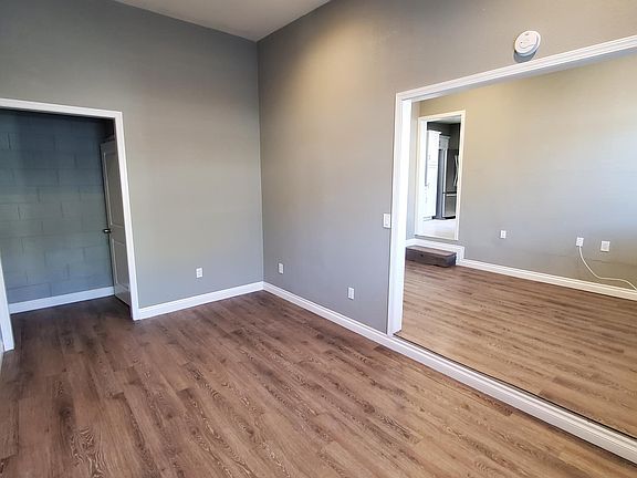 3rd image of 425 25th St #2