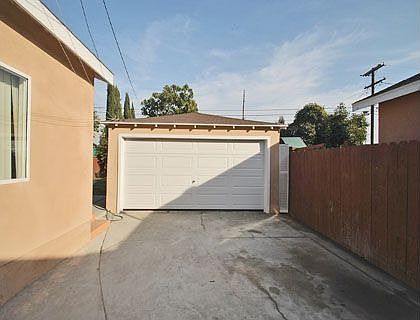 2nd image of 10920 Mallison Ave