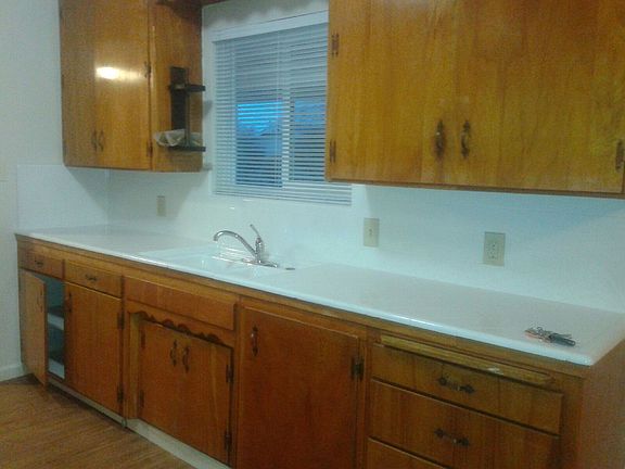 2nd image of 1355 E Oak Ave
