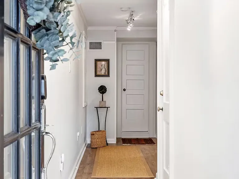 106 W Jones St #B — Photo 6