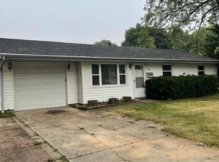 1524 W Weathersfield Way, Schaumburg, IL 60193