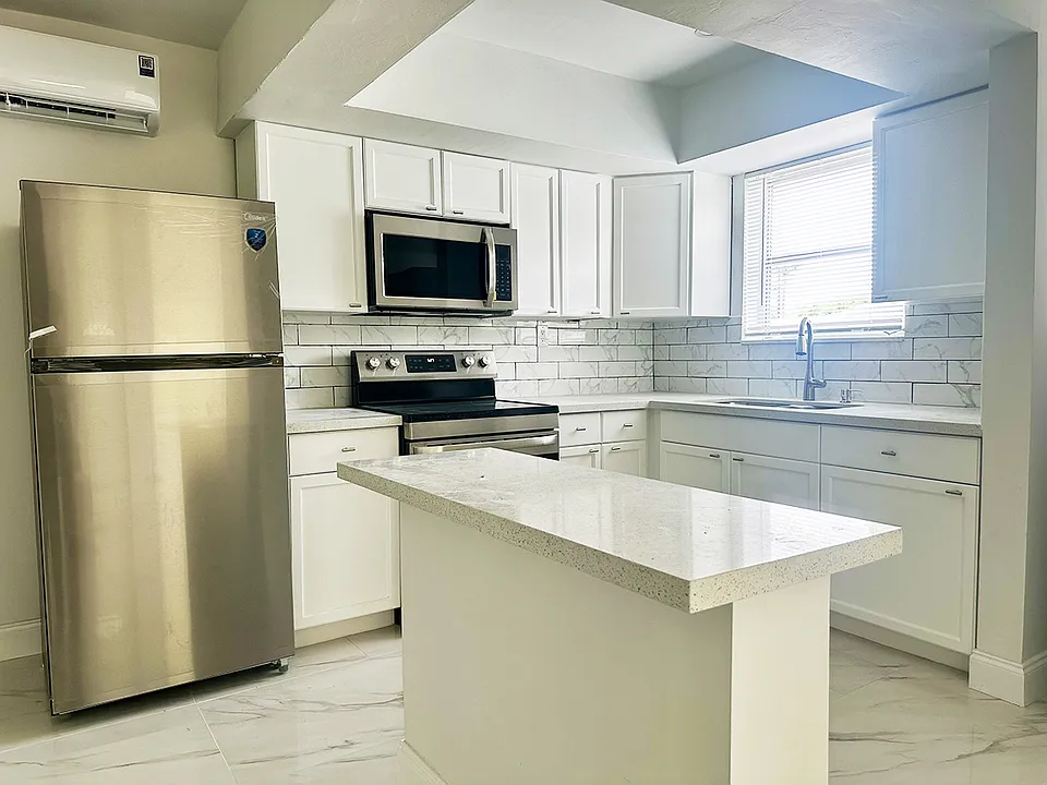 425-429 SW 18th Ave #425