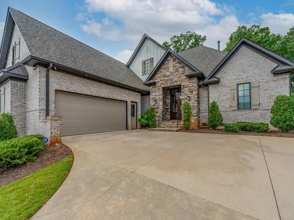 124 Chestnut Pond Ln, Simpsonville, SC 29681