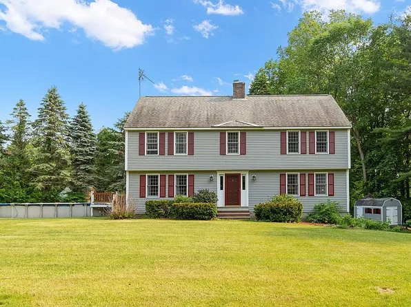 29 Exeter Road, Kingston, NH 03848