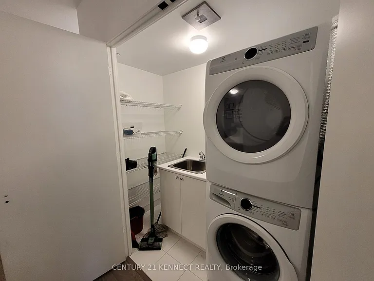 60 George Butchart Dr #Townhouse 2-2 — Photo 29