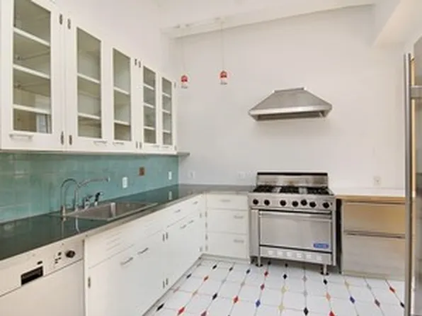 142 West 26th Street image 1 of 10