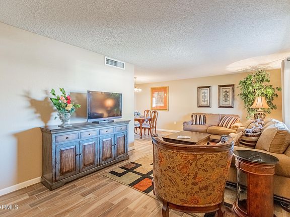 3rd image of 10719 W Camelot Cir