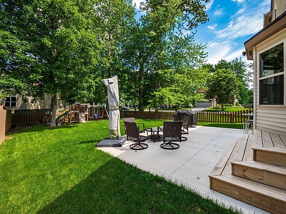 3rd image of 1517 Meadowlark Ln
