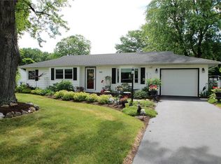 542 West Rd, Webster, NY 14580