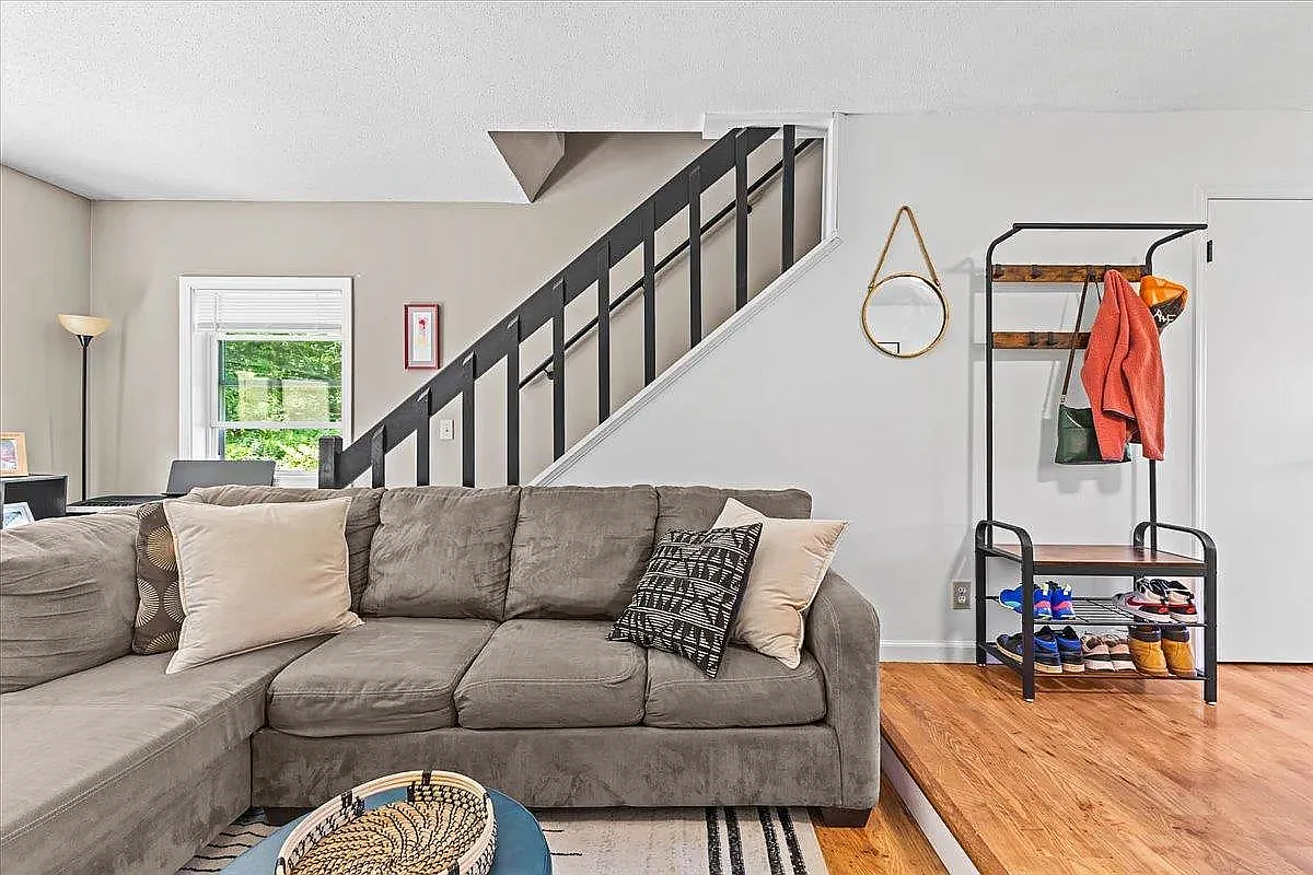 2 bed, 1024 sqft, $2,450 — Photo 1