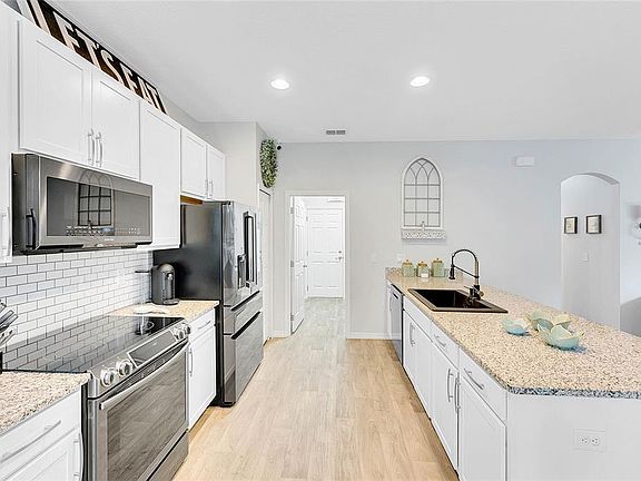 3rd image of 1863 Shumard Ave #1863