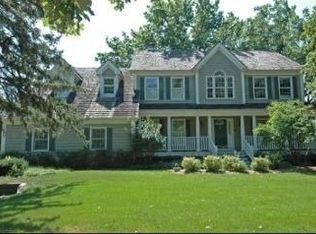 2070 W Wiesbrook Rd, Wheaton, IL 60189