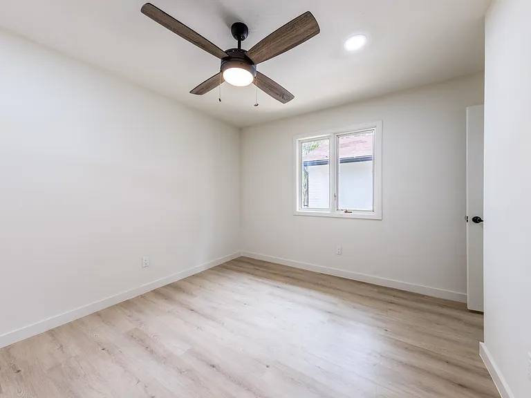 7601 W Gate Blvd — Photo 31