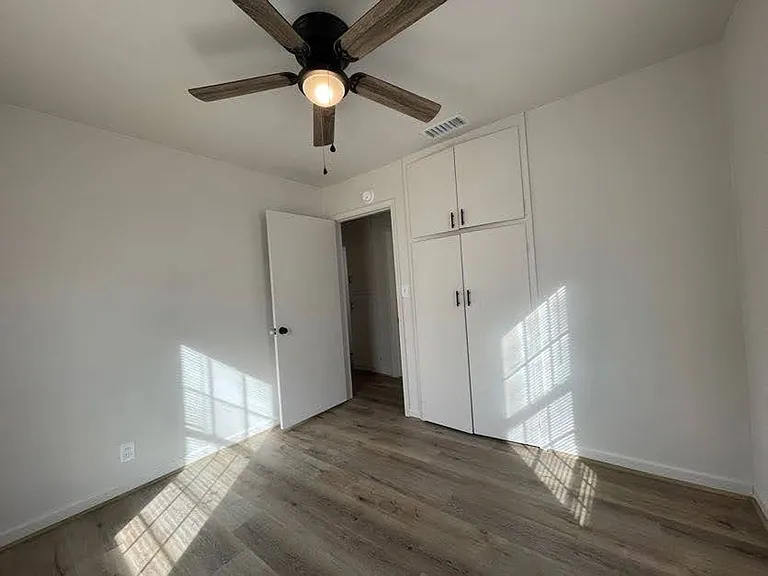 306 NE Gary Ave — Photo 18