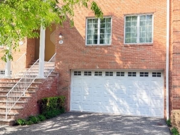 29 Skymark Ct