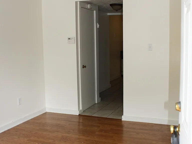 1477 Indianola Ave — Photo 8
