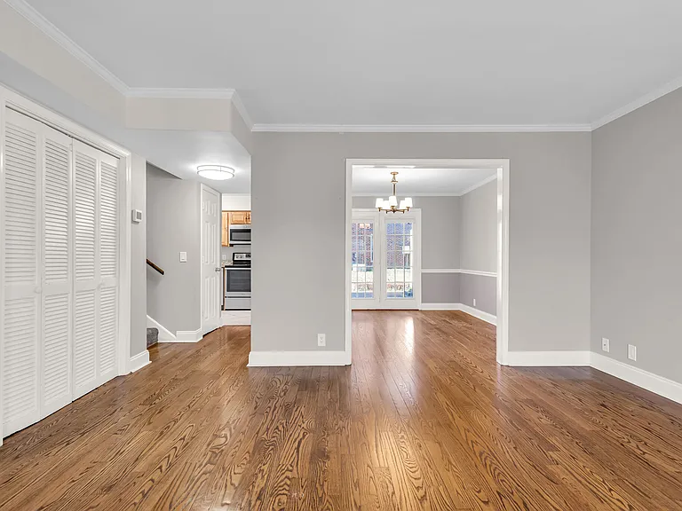 217 Westfield Dr — Photo 5