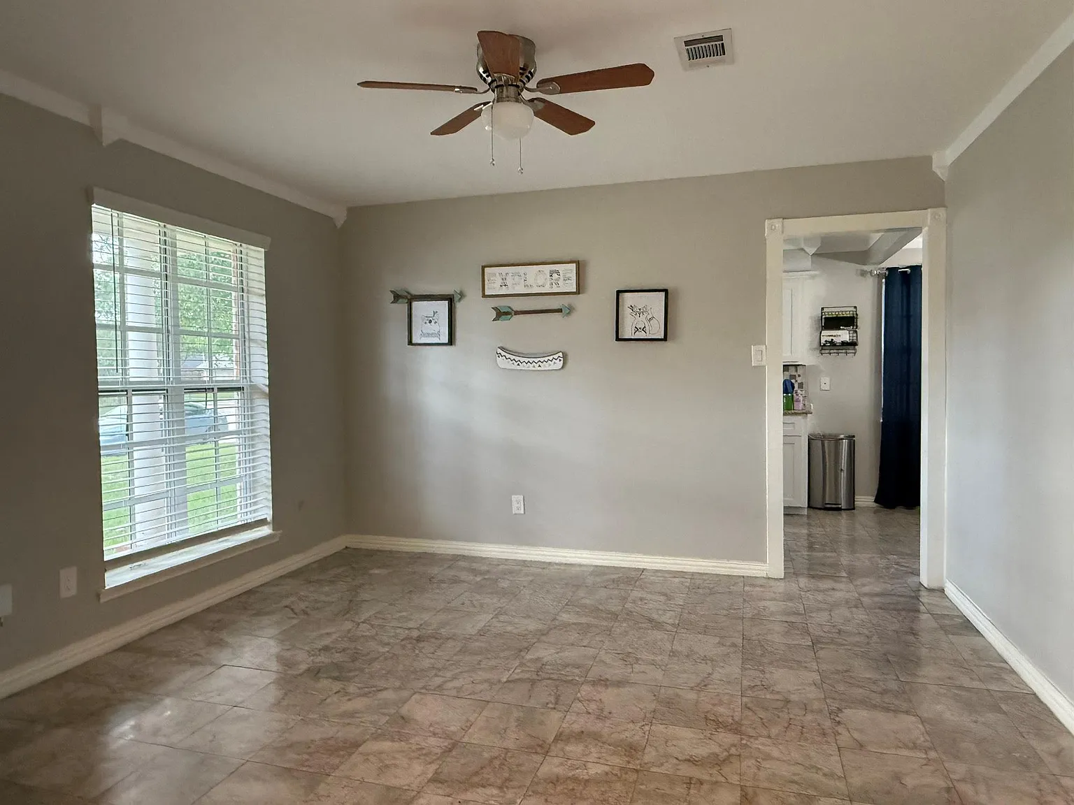 3 bed, 2.0 bath, 1583 sqft, $1,900 — Photo 3