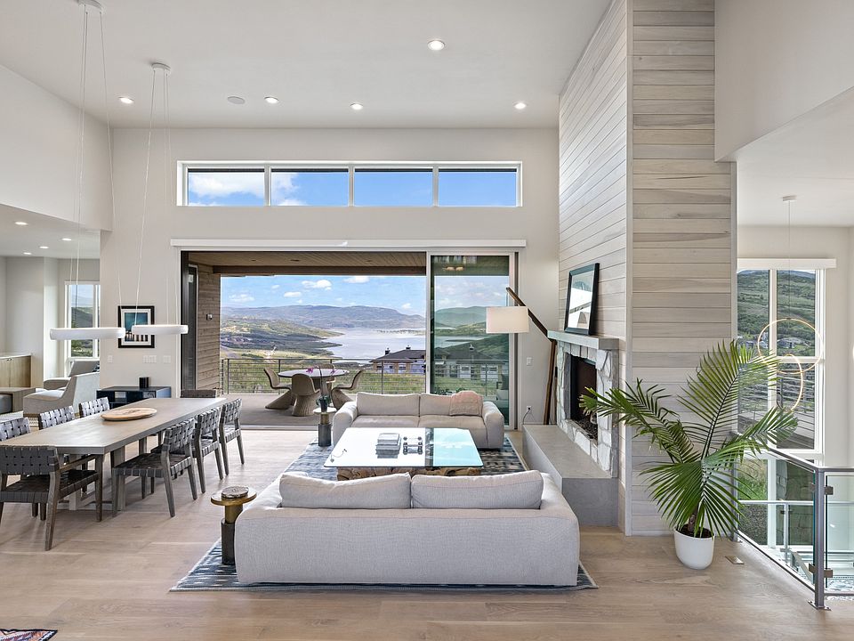 Great room capture breathtaking views of Jordanelle Reservoir