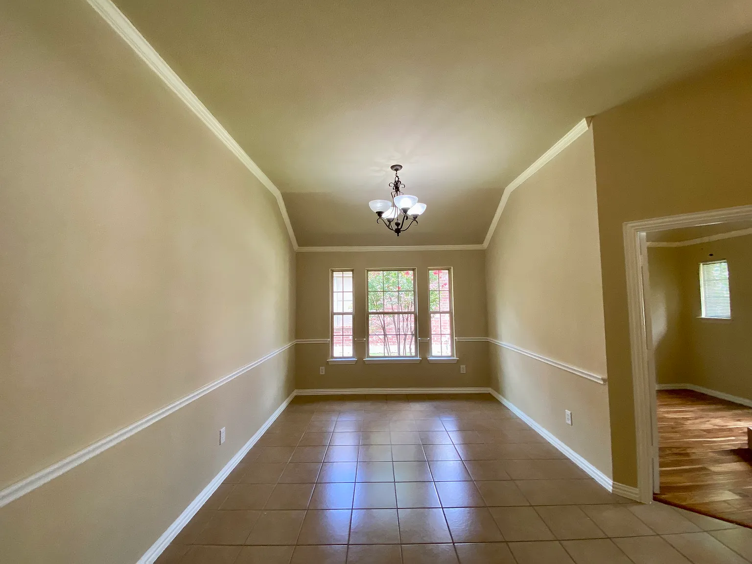 3 bed, 1987 sqft, $2,350 — Photo 3