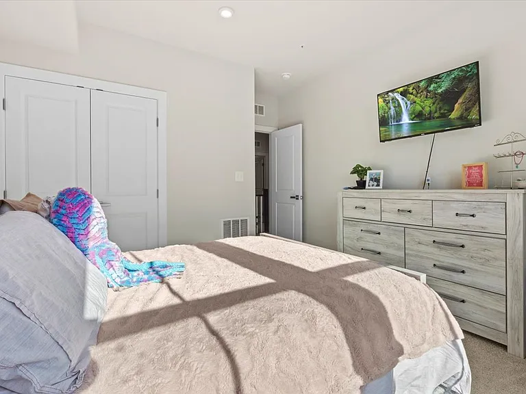 17437 Southern Shores Dr — Photo 9
