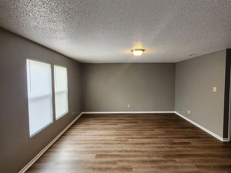 4221 Fletcher Dr — Photo 12