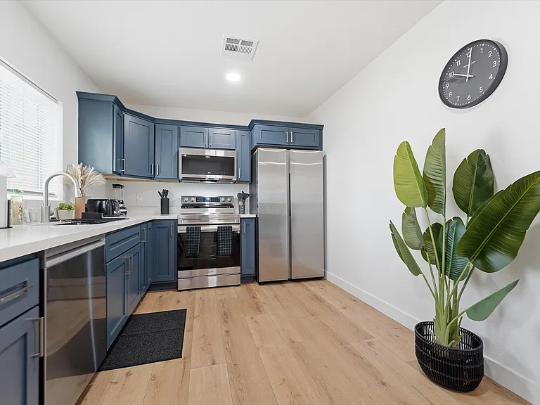 1548 N Upland Cir #C — Photo 15