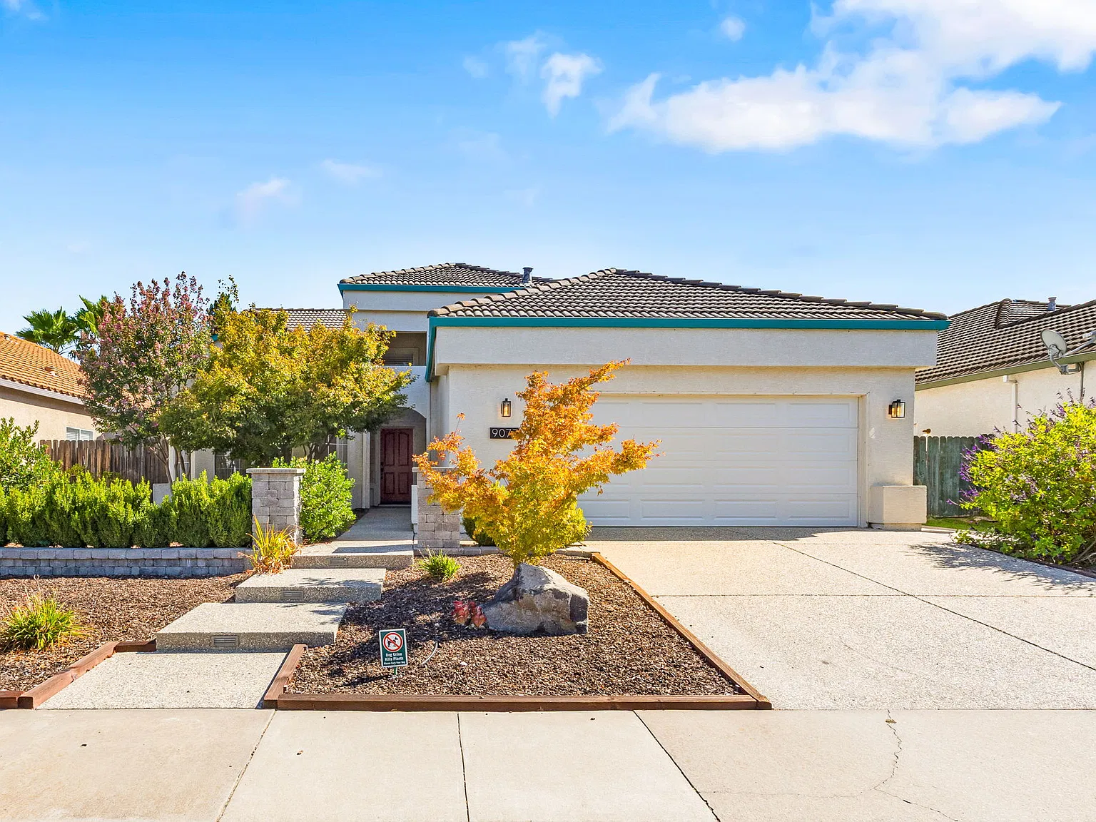 4 bed, 2000 sqft, $3,000 — Photo 2