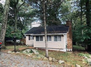 11 Woodland Rd, Hopatcong, NJ 07843